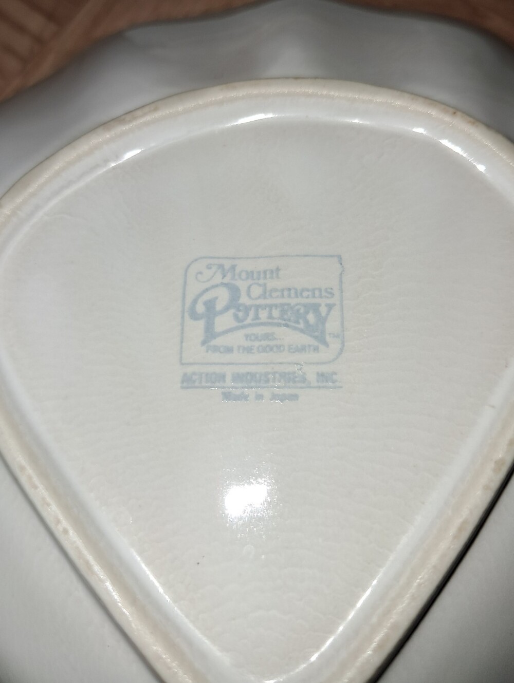 Mount Clemens Pottery CLAM SHELL GLAZED DISH - Picture 3 of 4